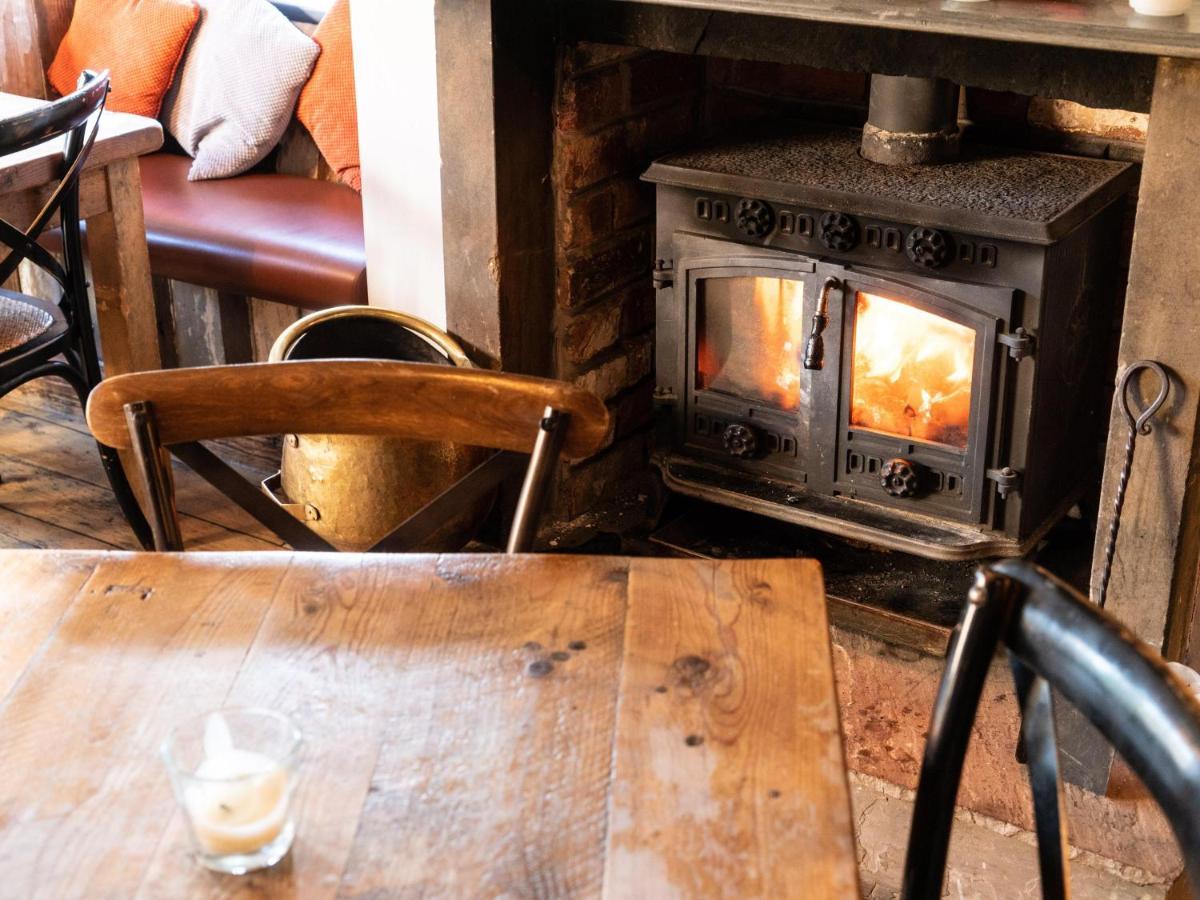 The Milestone Hotel Sowerby Bridge Bagian luar foto