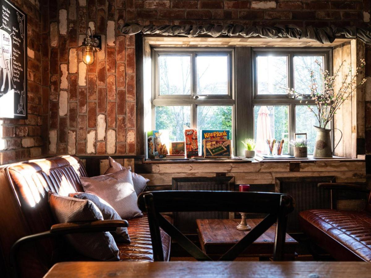 The Milestone Hotel Sowerby Bridge Bagian luar foto