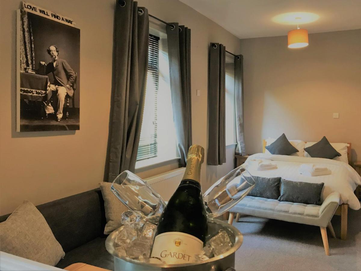 The Milestone Hotel Sowerby Bridge Bagian luar foto